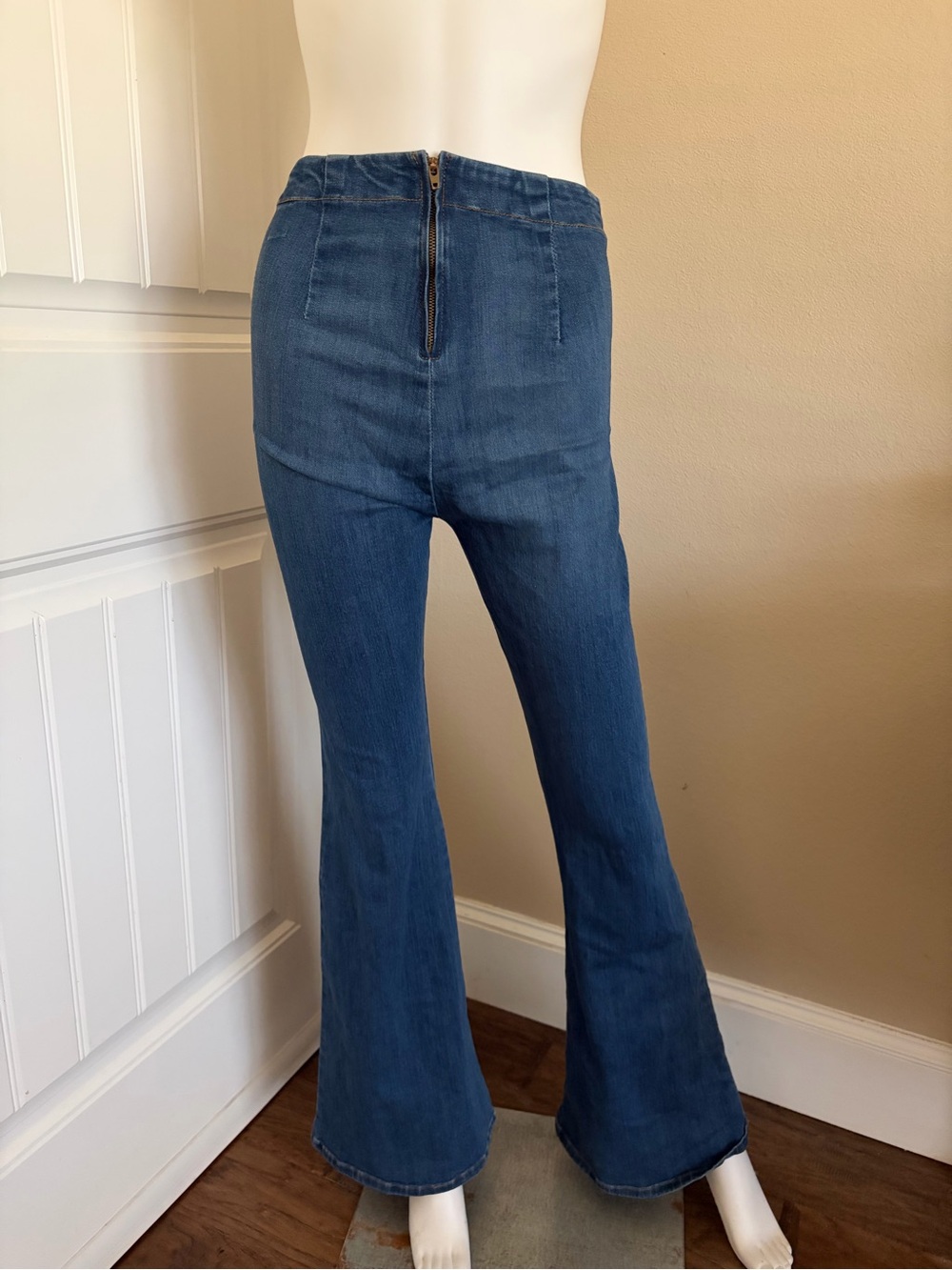 Vintage Inspired High-Waist Flared Jeans in Medium Blue